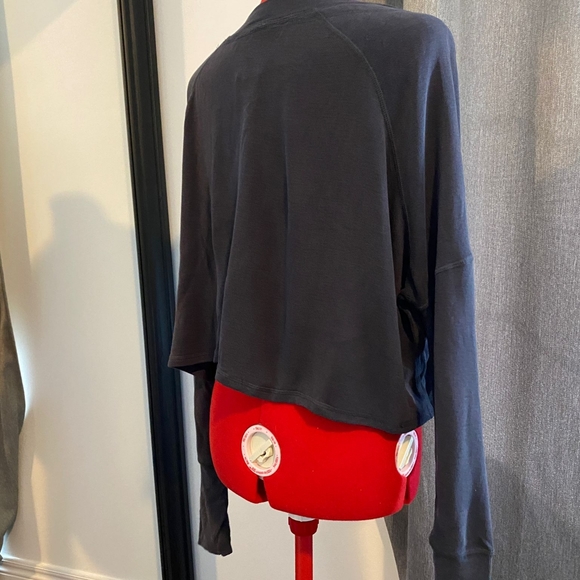 Free People Long Sleve Crop Top - Picture 2 of 2